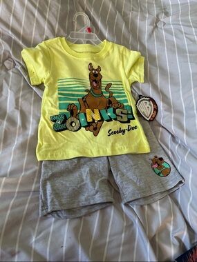 Warner Bros. Scooby-Doo Yellow Tee and Gray Shorts Set